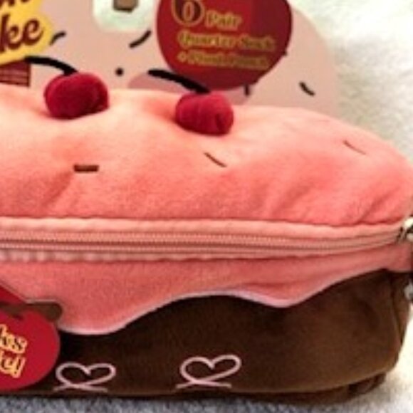 Moon Cake plush pouch with 6 pair of quarter socks NWT - Picture 10 of 10